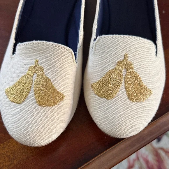 Jack Rogers White Slip-On Flats with Gold Embroidered Tassel Motif Size 10 - Picture 2 of 5